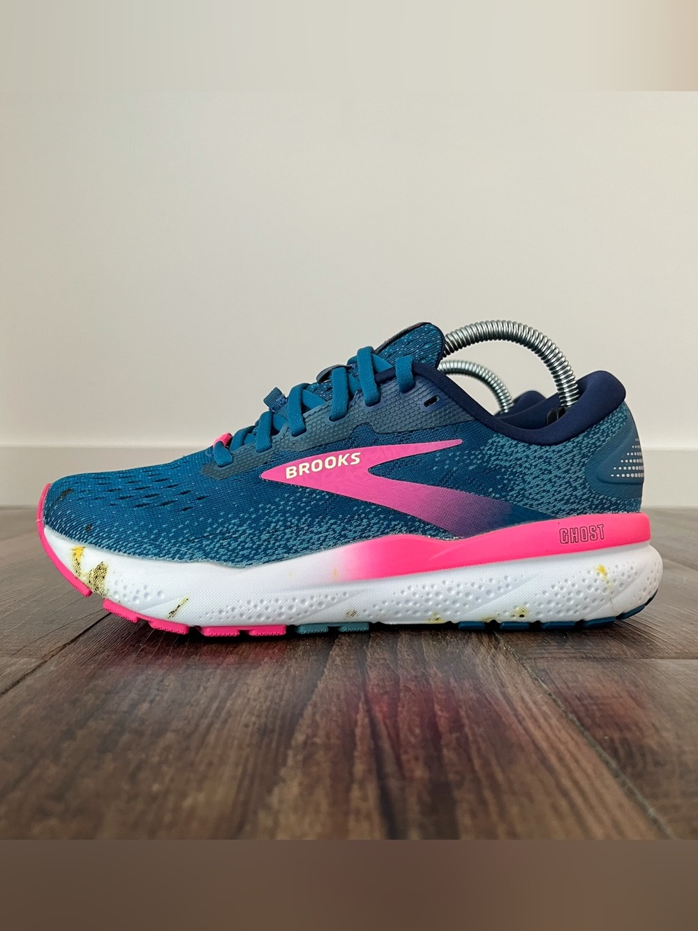 Brooks Ghost 16 GTX Road Running Shoe Sneaker Lightweight Women Size 6 Blue Pink
